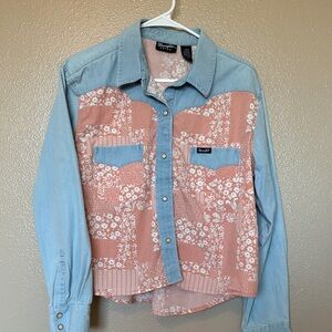 Wrangler Retro Light Blue and Pink Patterned Shirt